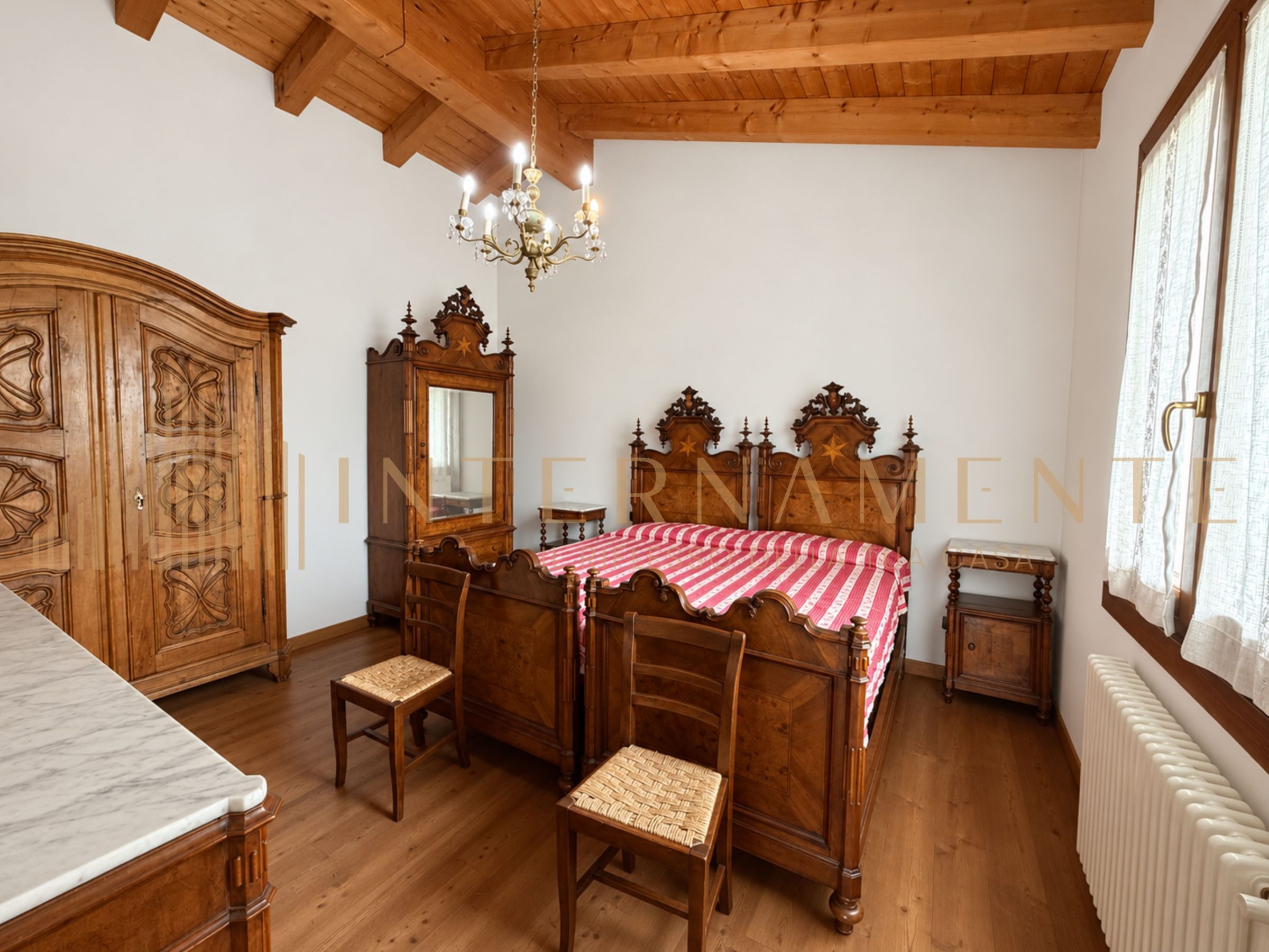 Villa bifamiliare con ampio giardino privato