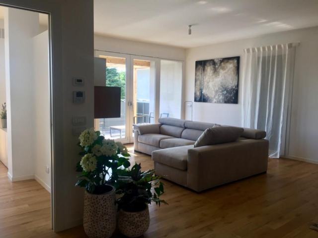 ATTICO SU DUE LIVELLI CON AMPIA ZONA LIVING e TERRAZZO