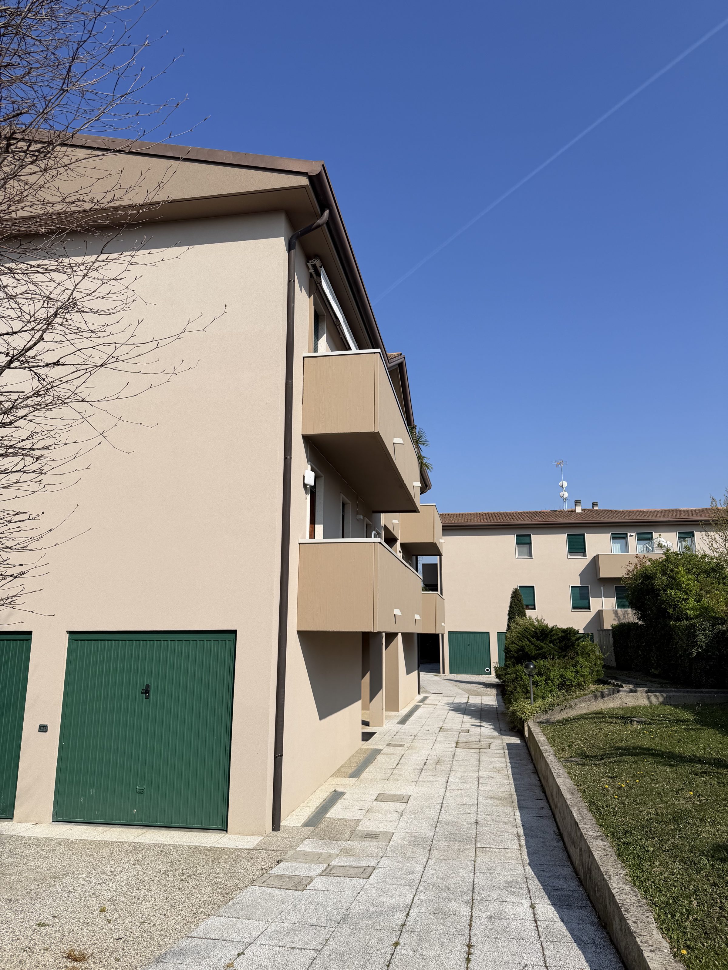 Magazzino comunicante con garage a Limena